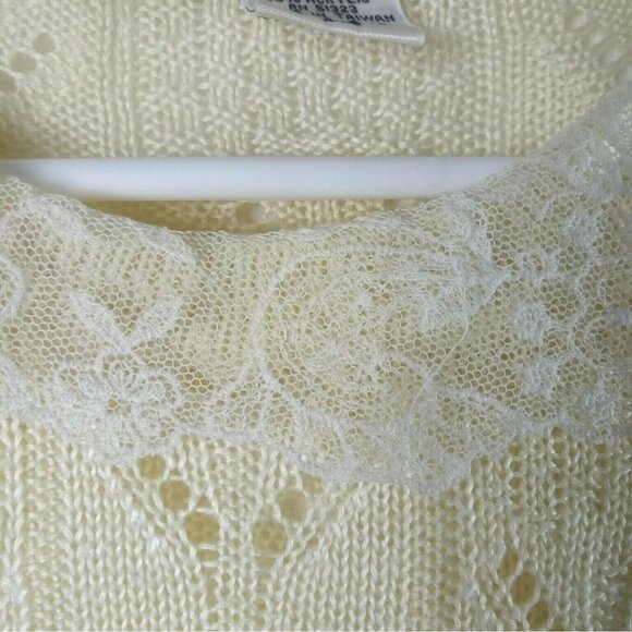Chaus Womens Sleeveless Yellow Sweater Medium Lace Neck Vintage Preppy Knit - Picture 3 of 7